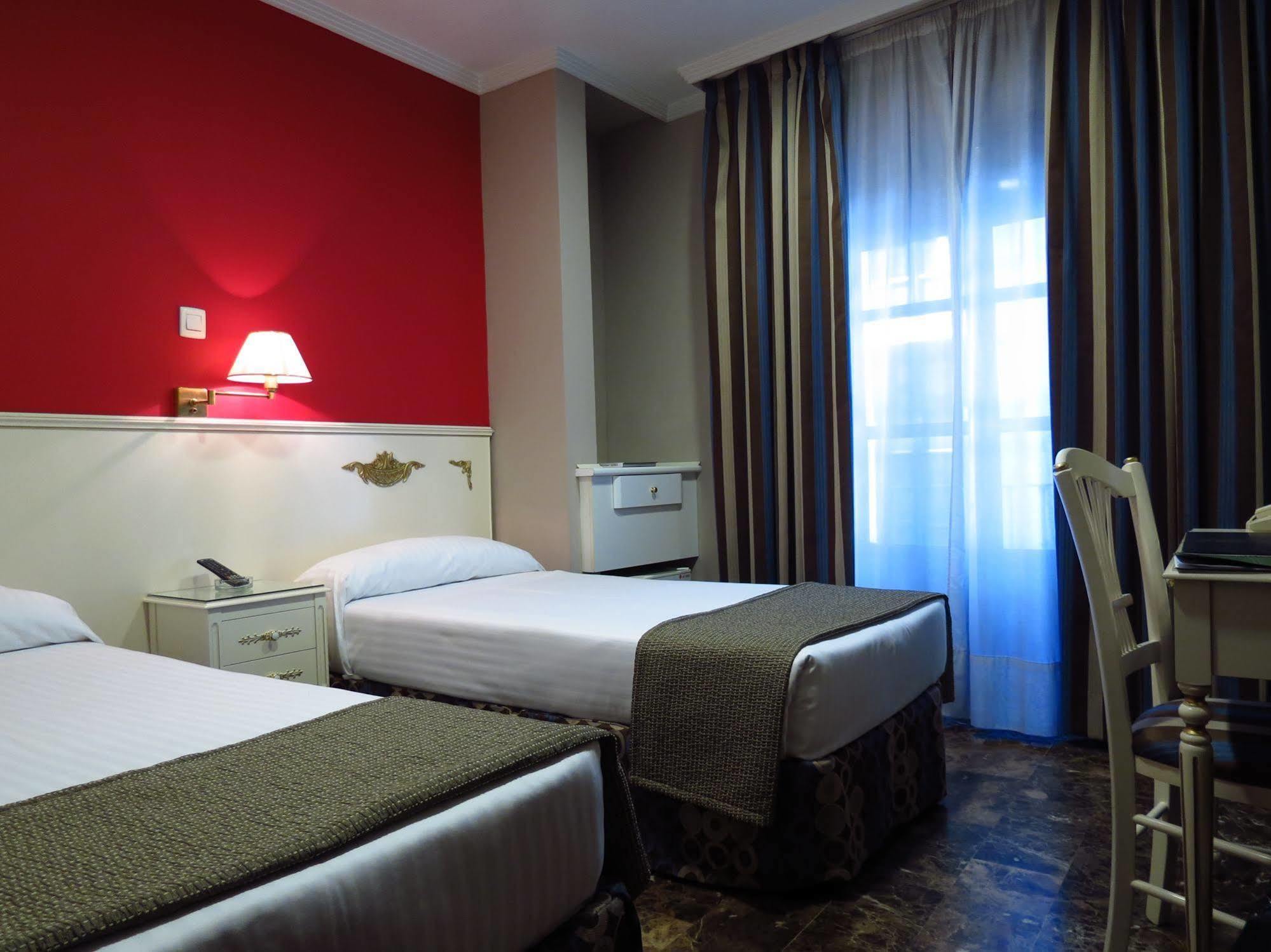 Hotel Boutique Catedral Valladolid Bilik gambar