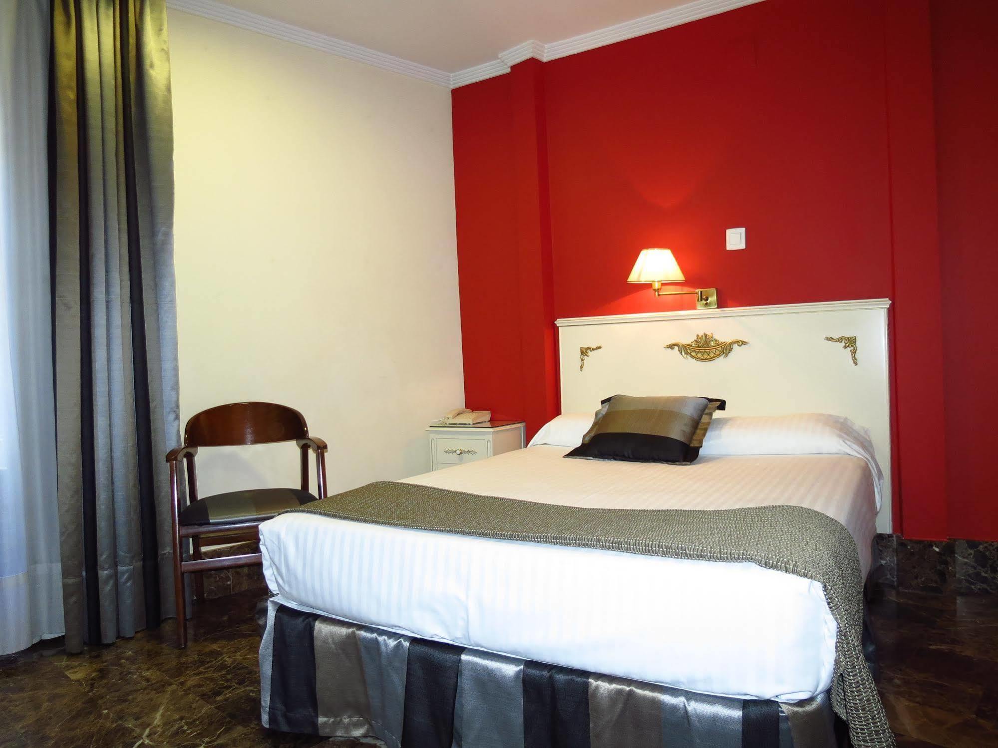 Hotel Boutique Catedral Valladolid Bilik gambar